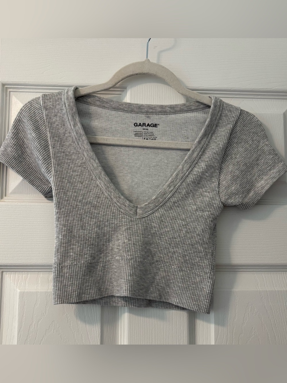 Garage Short Sleeve Ribbed V-Neck Crop Top - Light Gray